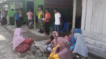 Babinsa Koramil 01/Terangun Dampingi Penyaluran Bantuan di Desa Telege Jernih