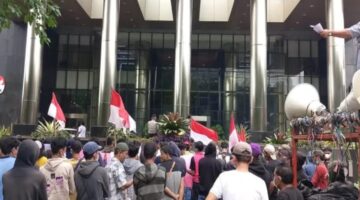 Kantor KPK Di Geruduk Massa Tuntut Dugaan Kasus Korupsi Bupati Padang Lawas Utara